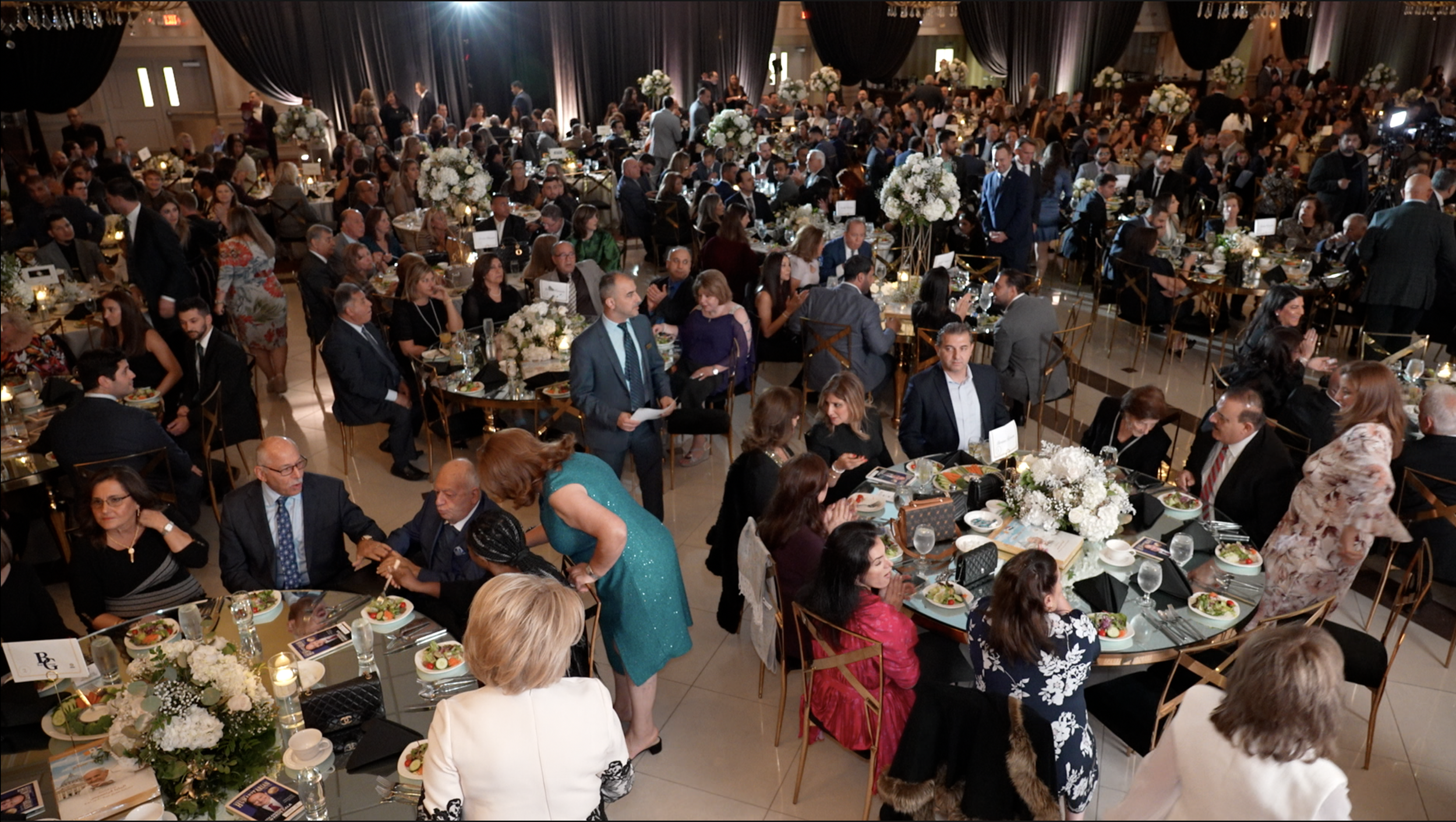 Gala Crowd.png