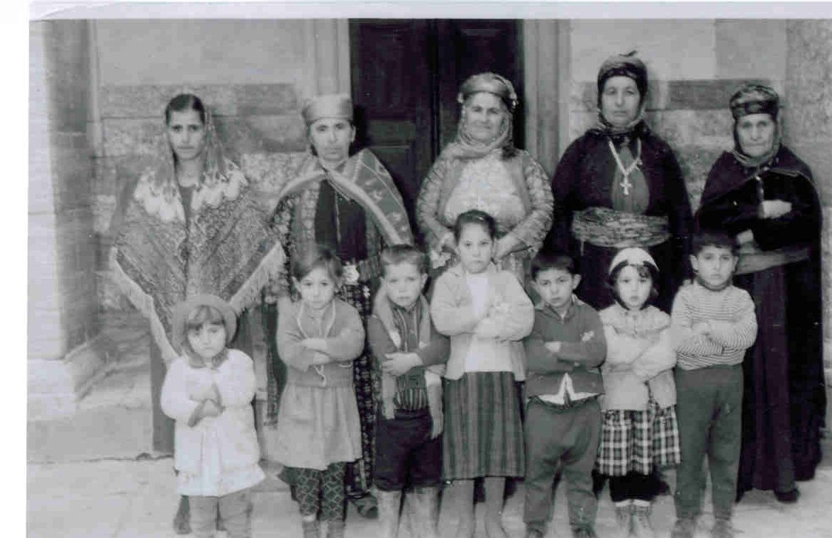  Women and children from an unidentified Iraqi village. 