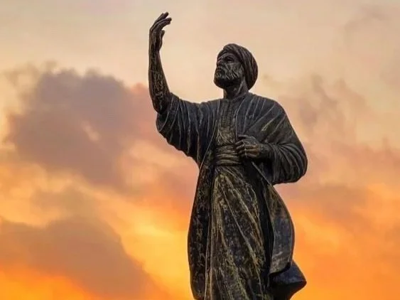 Al Mutanabbi Statue.jpg
