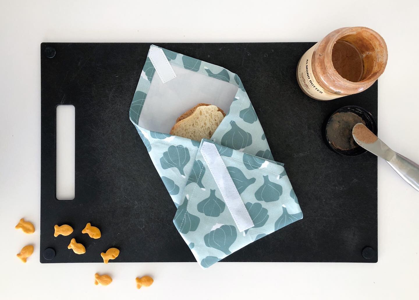 I&rsquo;ve been waiting so long to share this fun project with you all! Go check out the @SuzyQuilts blog to learn how to make these chic and functional reusable sandwich wraps! They are a cinch and the perfect summer picnic project. 

Also, how cute