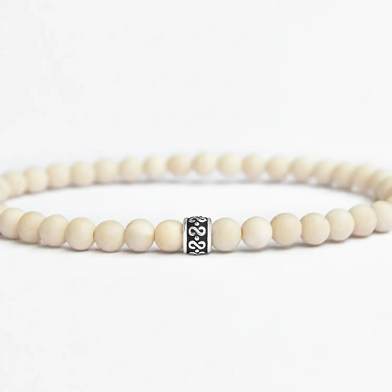 Ivory 4mm Silver Bracelet 02.webp