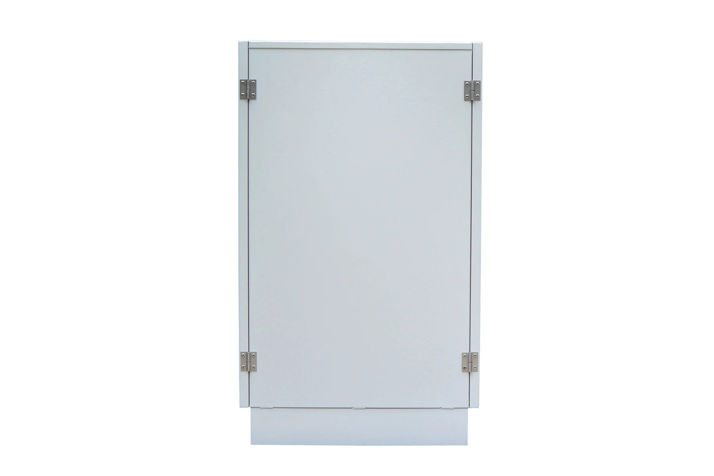 Keeping one side of the enclosure completely flush ensures you're able to place your IOIOBox up against a building or existing installations, without hindering its performance or function.