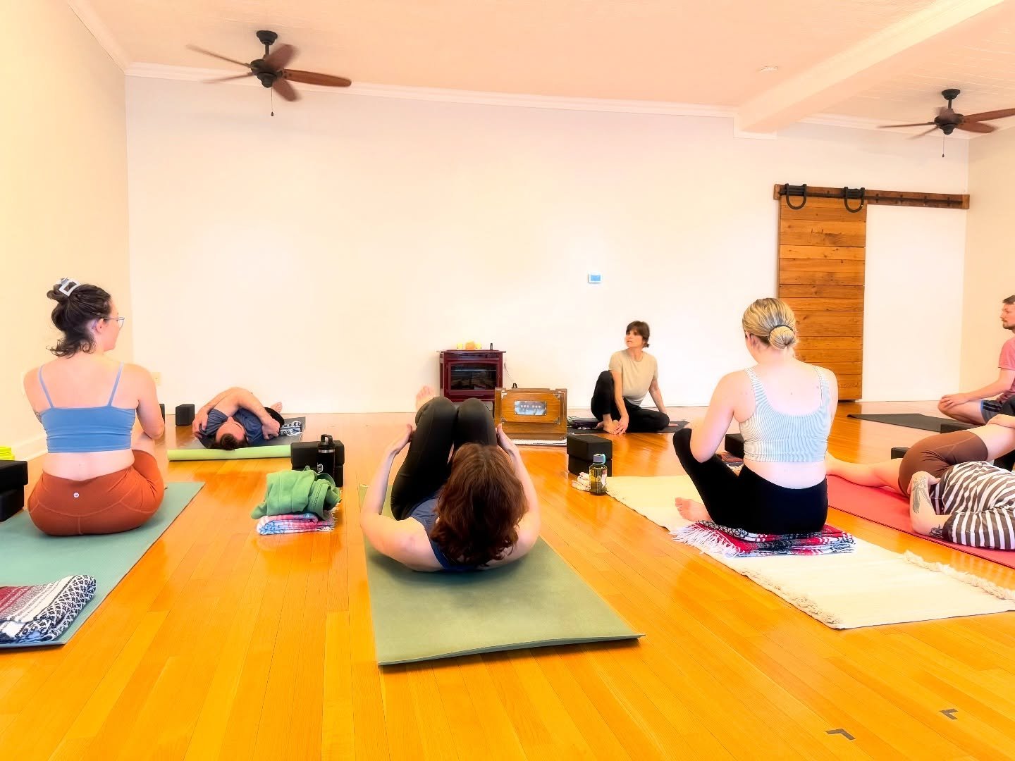 Beat the Sunday Scaries with the Monday of your dreams:

12pm Vinyasa 60 with @moonyogis 
5pm Gentle Flow with @kayakcarr 
7pm yin + restore with @riverflowchiro 

Get that First Class Free pass and check out a class this month! 💥