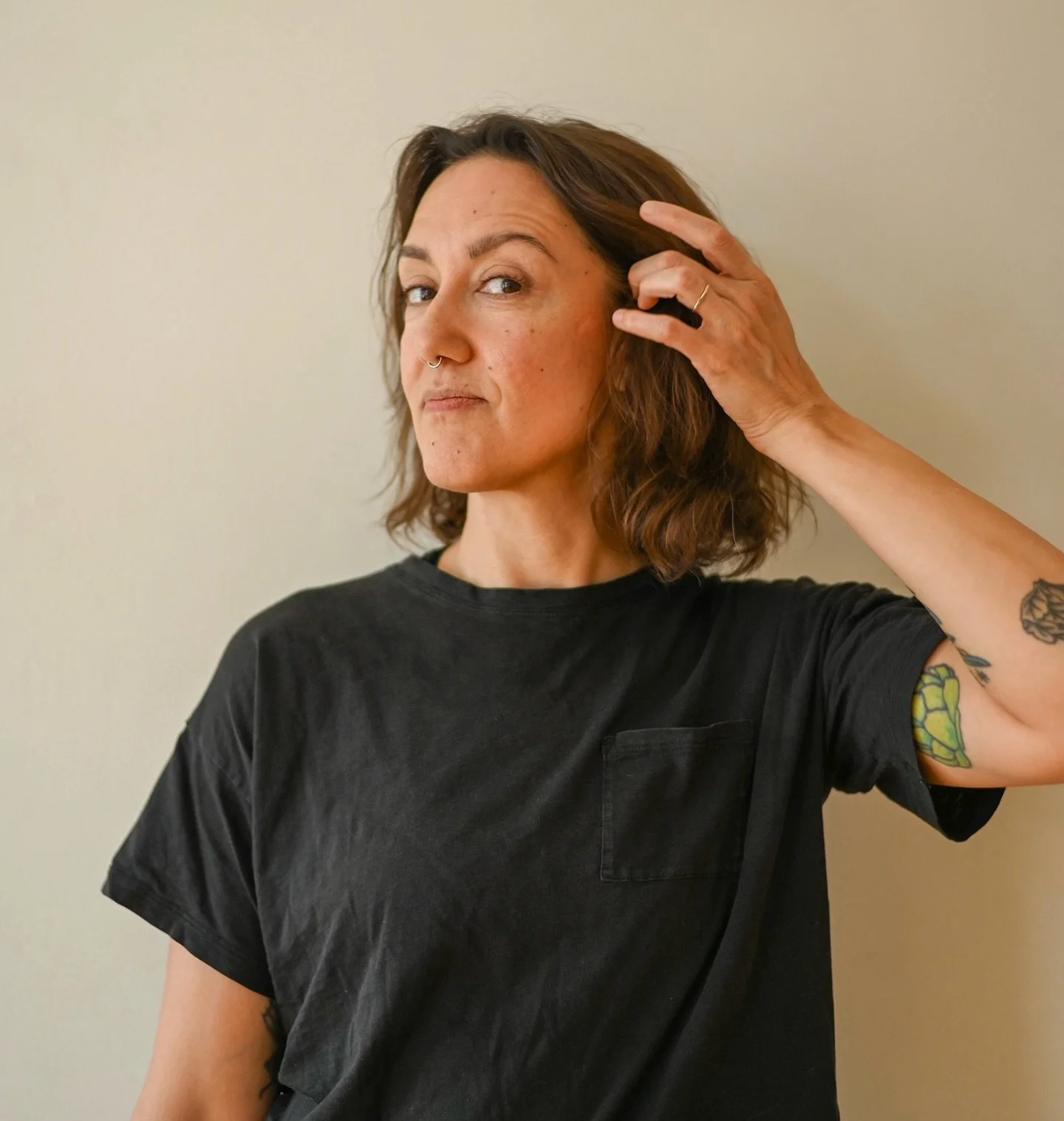 We see you giving your yoga mat the side-eye from across the room. 👀

Bring that sass to your mat!

7am Heated Vinyasa 60 with @stephbertsch 
6pm Hot Pilates with @shauneedhealer_34 
7:30pm Heated Vinyasa 60 with @buddhacaffe 

Don&rsquo;t forget&md