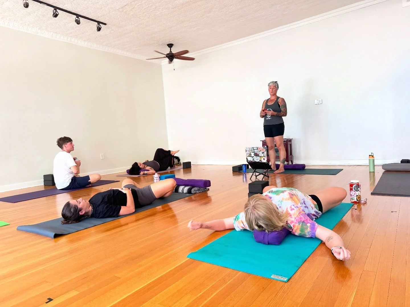 Before the Thanksgiving holiday weekend officially kicks off&hellip;
 we&rsquo;re rolling right along with our regular Wednesday schedule! 

Come sweat, stretch, and settle your mind before the family, the travel, and the mashed potatoes hit:
 6AM &m