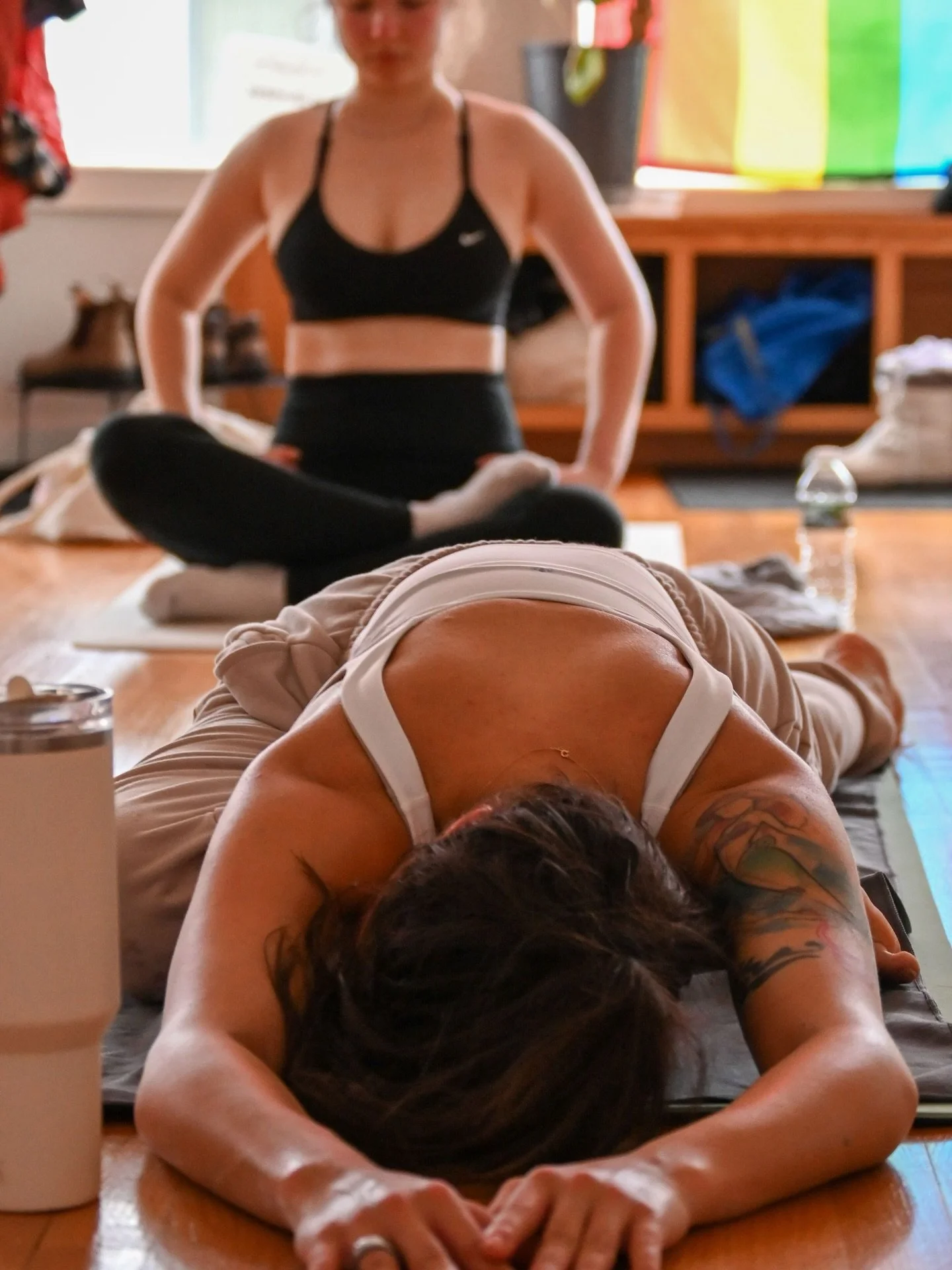 The last Monday of the year is here ✨
 A perfect moment to move, breathe, and gently land before the new year arrives. Join us on the mat today to clear a little space, and savor these final days of December.

12pm Vinyasa 60 with @moonyogis 
5pm Gen