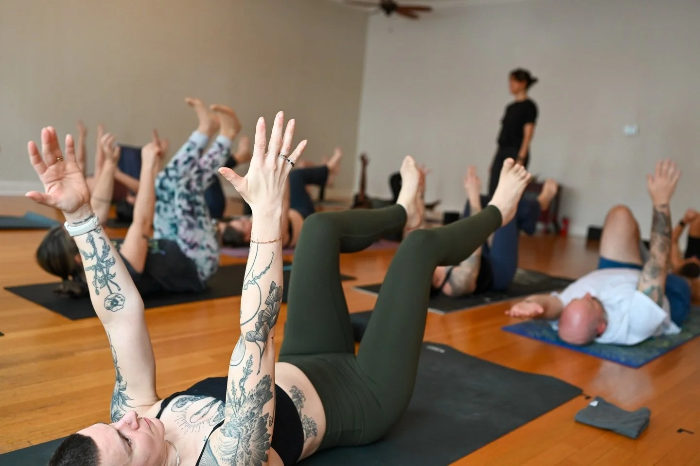 Sunday lineup is stacked. 🔥 

@catherine_cook_cottone kicks things off HOT with
9am Heated Vinyasa 75
 @th_linares is teaching two classes to keep the good energy rolling:
12pm Community Class: Heated Vinyasa 60* 
5pm Vinyasa 75

*$5 class

Sweat. F