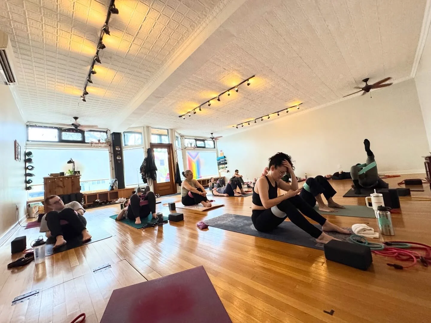 New season. New energy. Same space to land.

Saturday 3/21
7:30am Heated Vinyasa 60 with @stephbertsch
9am FitFlow with @stephbertsch
11am Vinyasa 60 with Irus

Sunday 3/22
9am Heated Vinyasa 75 with @catherine_cook_cottone 
12pm Community Class: Hea