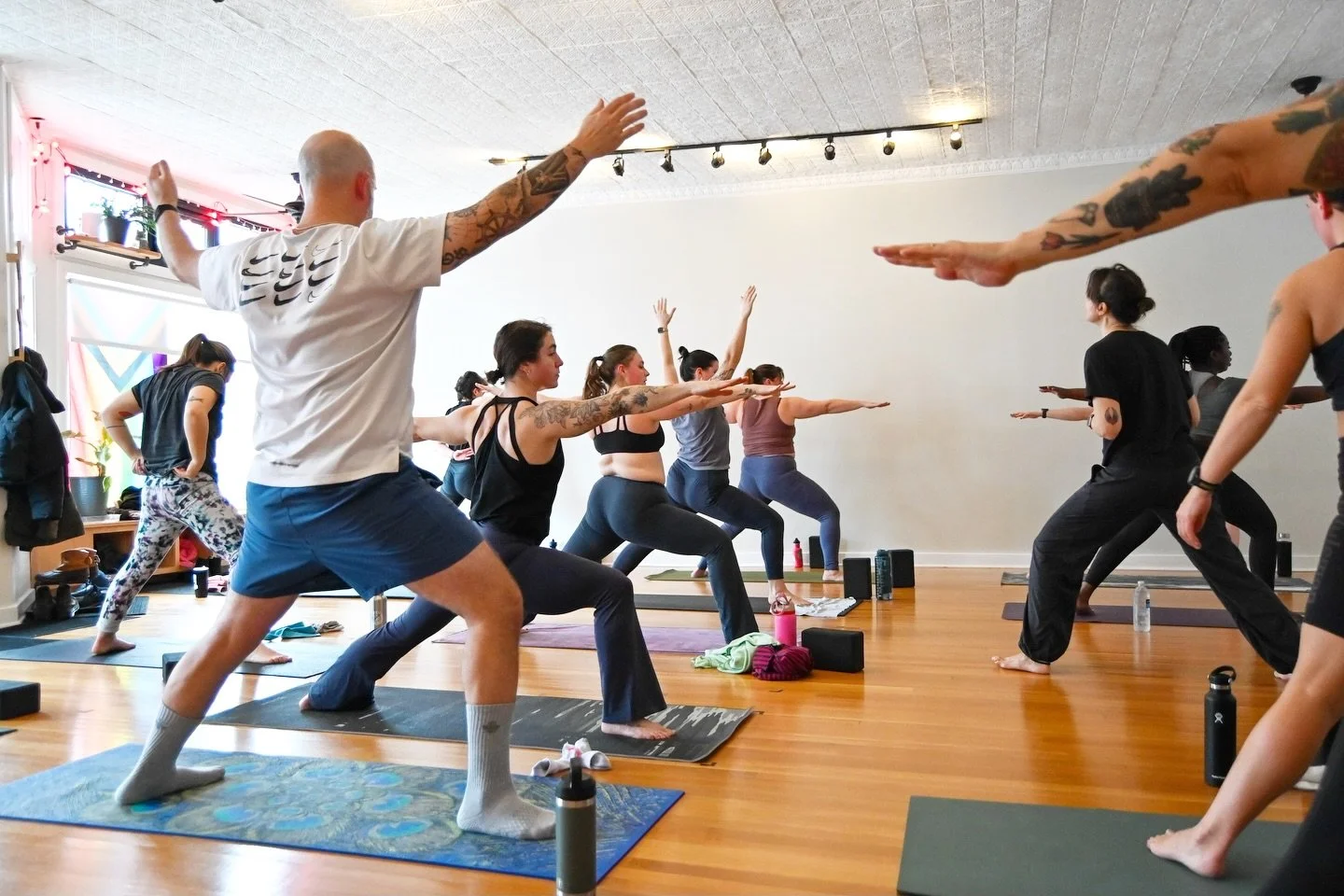 Movement that grounds you. Heat that clears you. Community that holds you. 🔥

Friday 
7am Heated Vinyasa 60 with @stephbertsch
5:30pm Heated Vinyasa 60 with @buddhacaffe

Saturday
7:30am Heated Vinyasa 60 with @stephbertsch
9am FitFlow with @shawna_