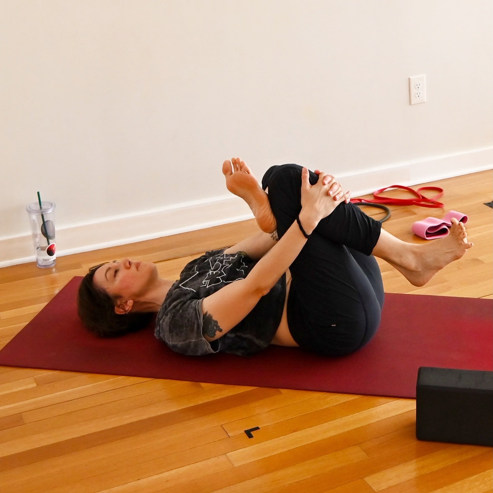 Join @stephbertsch at 6:00am for an energizing (hot) morning flow!

Not an early bird? Catch Gentle Flow with @kayakcarr at 5pm or unwind with Restorative Yoga with @riverflowchiro at 7pm.

Make your Wednesday dreams come true!

📷: @jessicanicolosip