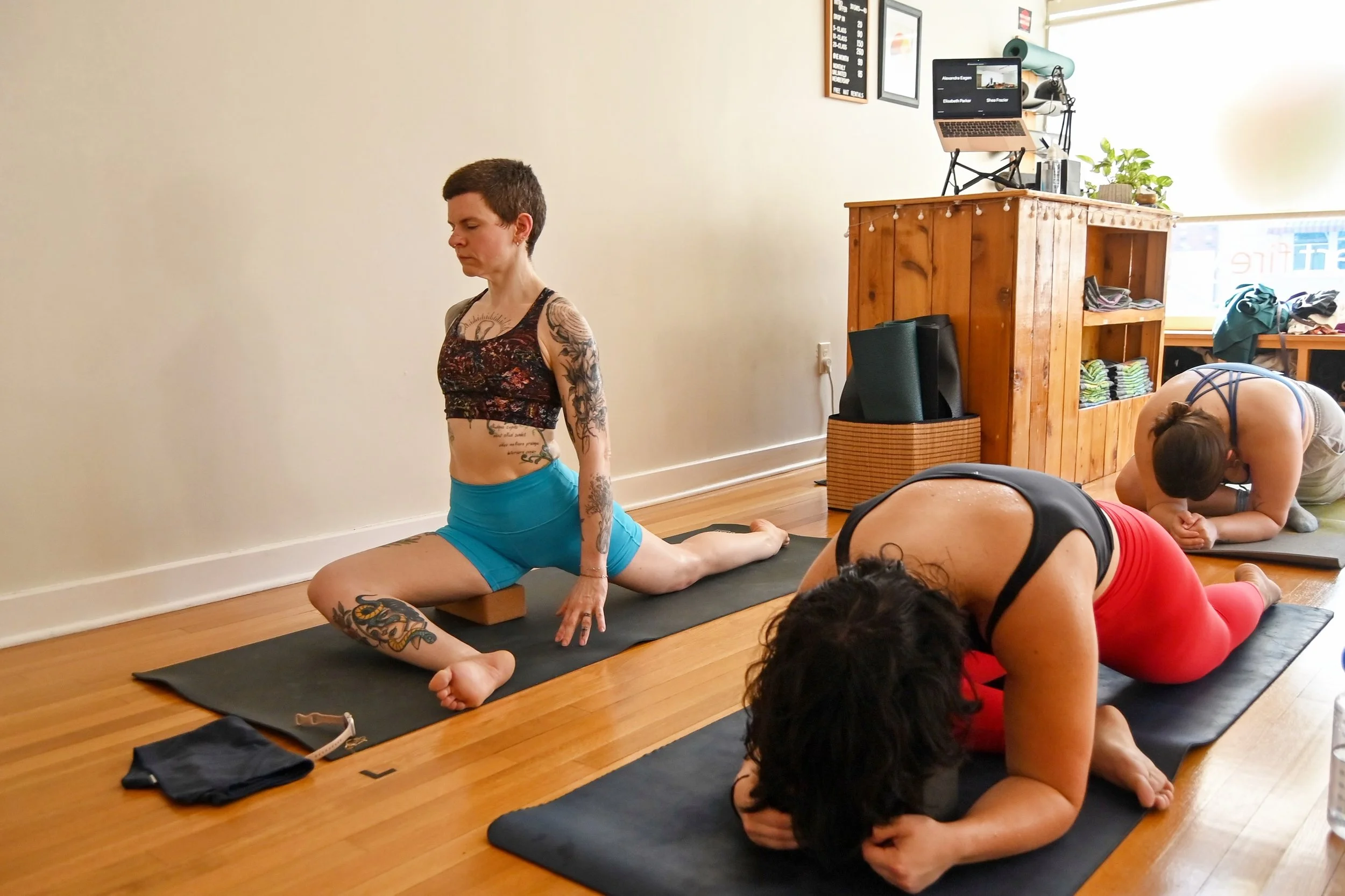 Weekend loading&hellip;

Move your body because it feels good. 
Get a little sweaty. 
Take a deep breath. 

Friday
7am Heated Vinyasa 60 with @kristalee.h 
5:30pm Heated Vinyasa 60 with @buddhacaffe 

Saturday
7:30am Heated Vinyasa 60 with @stephbert
