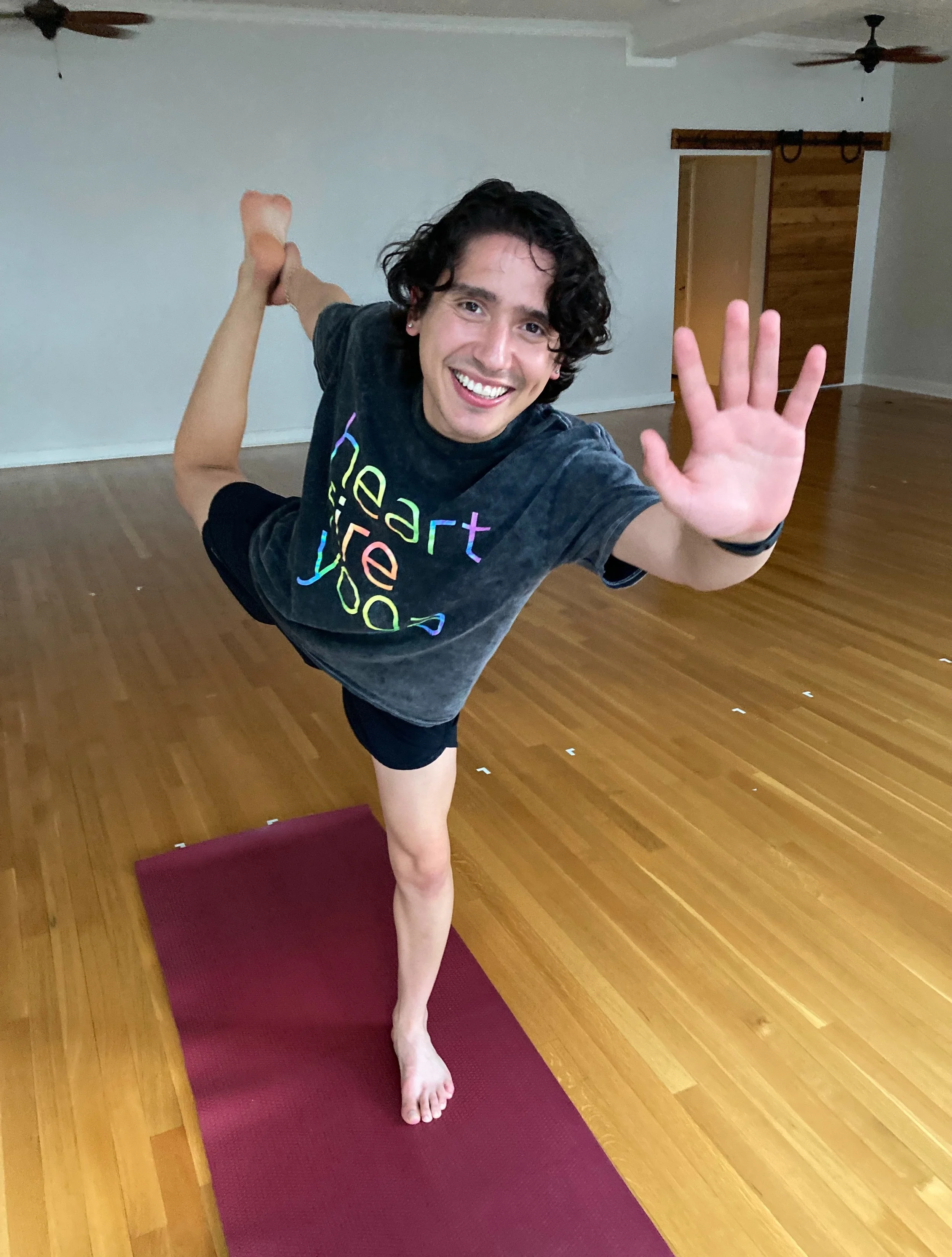 Come see familiar faces in different time slots this weekend! 

Friday
7am Heated Vinyasa 60 with @kristalee.h 
5:30pm Heated Vinyasa 60 with @michaelheubusch 👋 

Saturday
7:30am Heated Vinyasa 60 with @stephbertsch 
9am FitFlow with @shawna_b_fitne