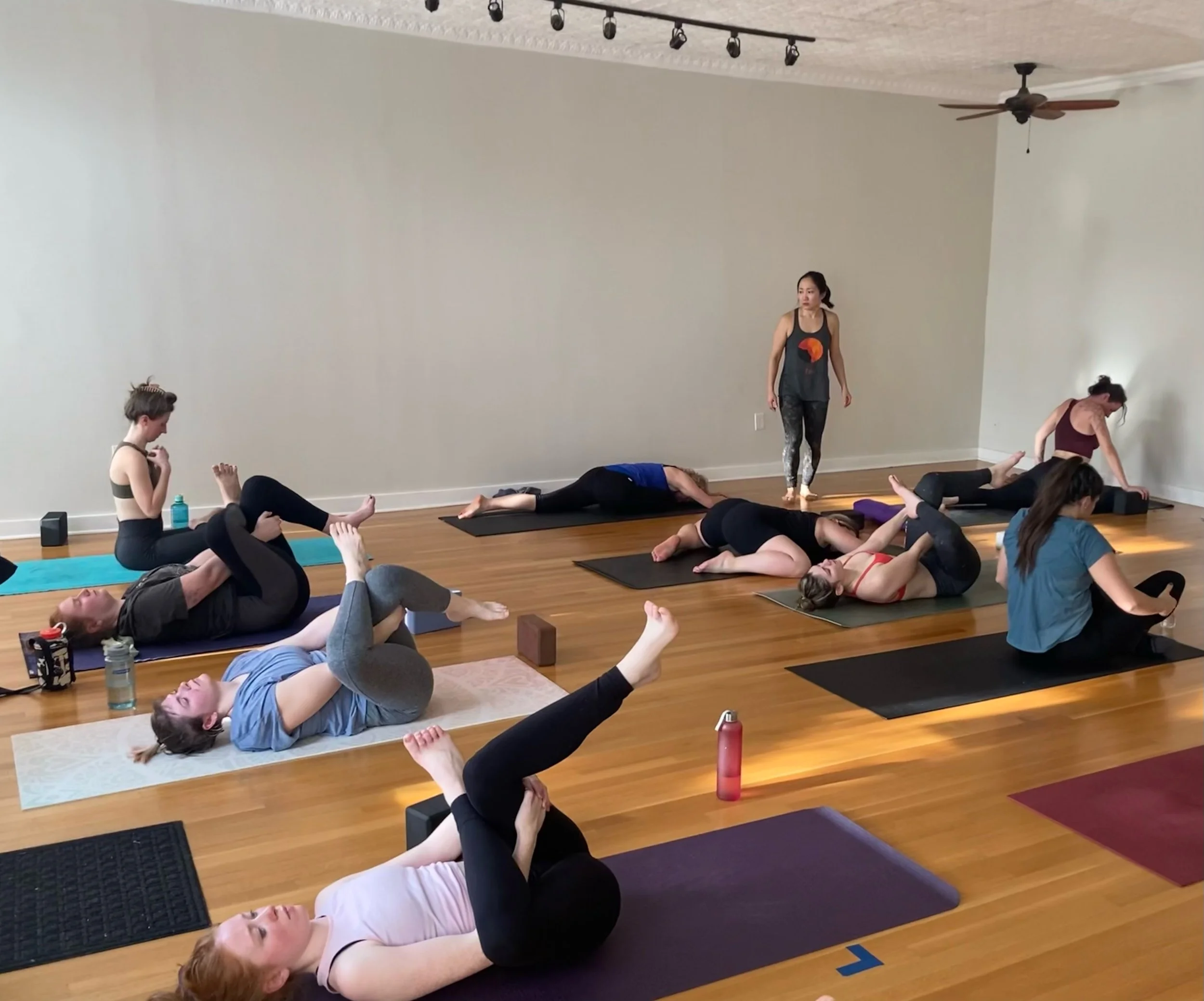 Get a little sweaty, get a little stretchy, and give your brain a break from being a brain.

7am Heated Vinyasa 60 with @nozomi_j_n 
6pm Heated Vinyasa 60 with @rebekah_okelley 
7:30pm yin + restore with @rebekah_okelley 

Book your spot on the @hear