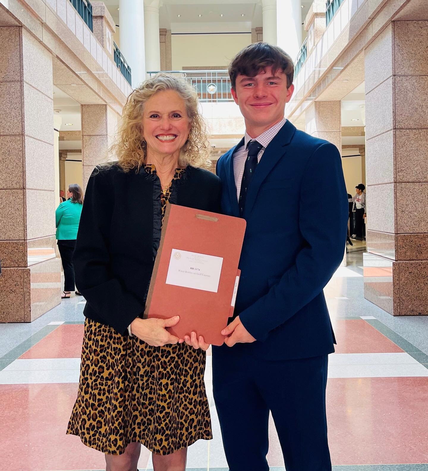 L Best part of #txlege job is authoring bill proposed by young constituents. Max, a @WHSChaps student &amp; member of the golf team, provided awesome testimony on HB1174 allowing municipalities to prohibit single use water bottles on city-owned golf 