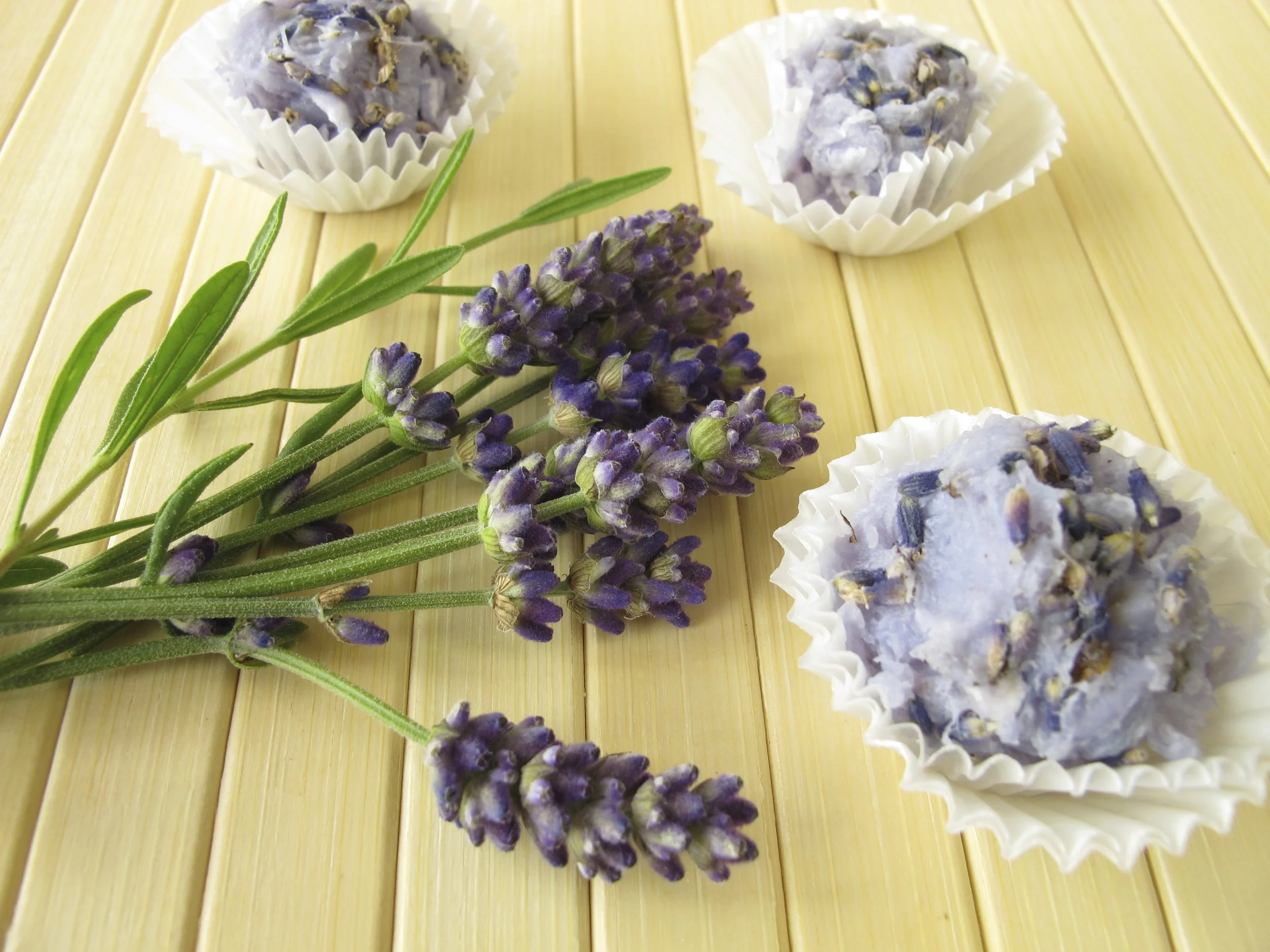 Homemade-soap-pralines-with-lavender-000026149820_Large.jpg