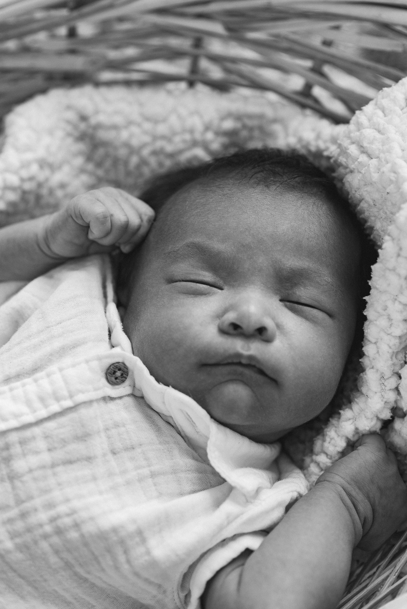 7_Caden_newborn and family_withrow park toronto__CY19473.JPG