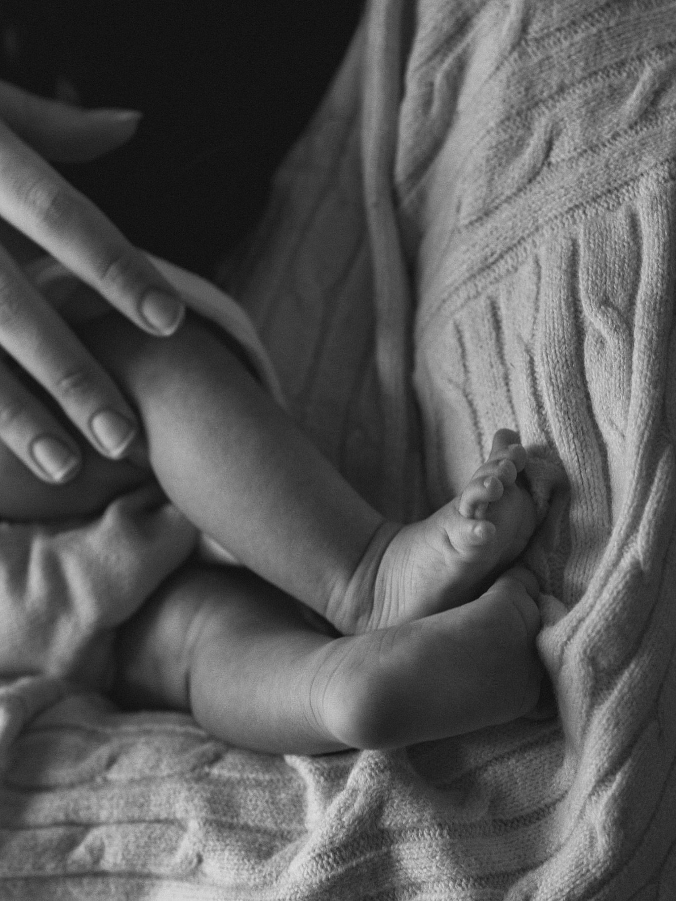 Tiny human things 🥹

#gtafamilyphotographer #torontofamilyphotographer #ontariofamilyphotographer #lookslikefilm #newborn #freespirited #lookslikefilmkids #familysession #documentaryfamilysession #documentaryfamilyphotographer #inhomephotosession