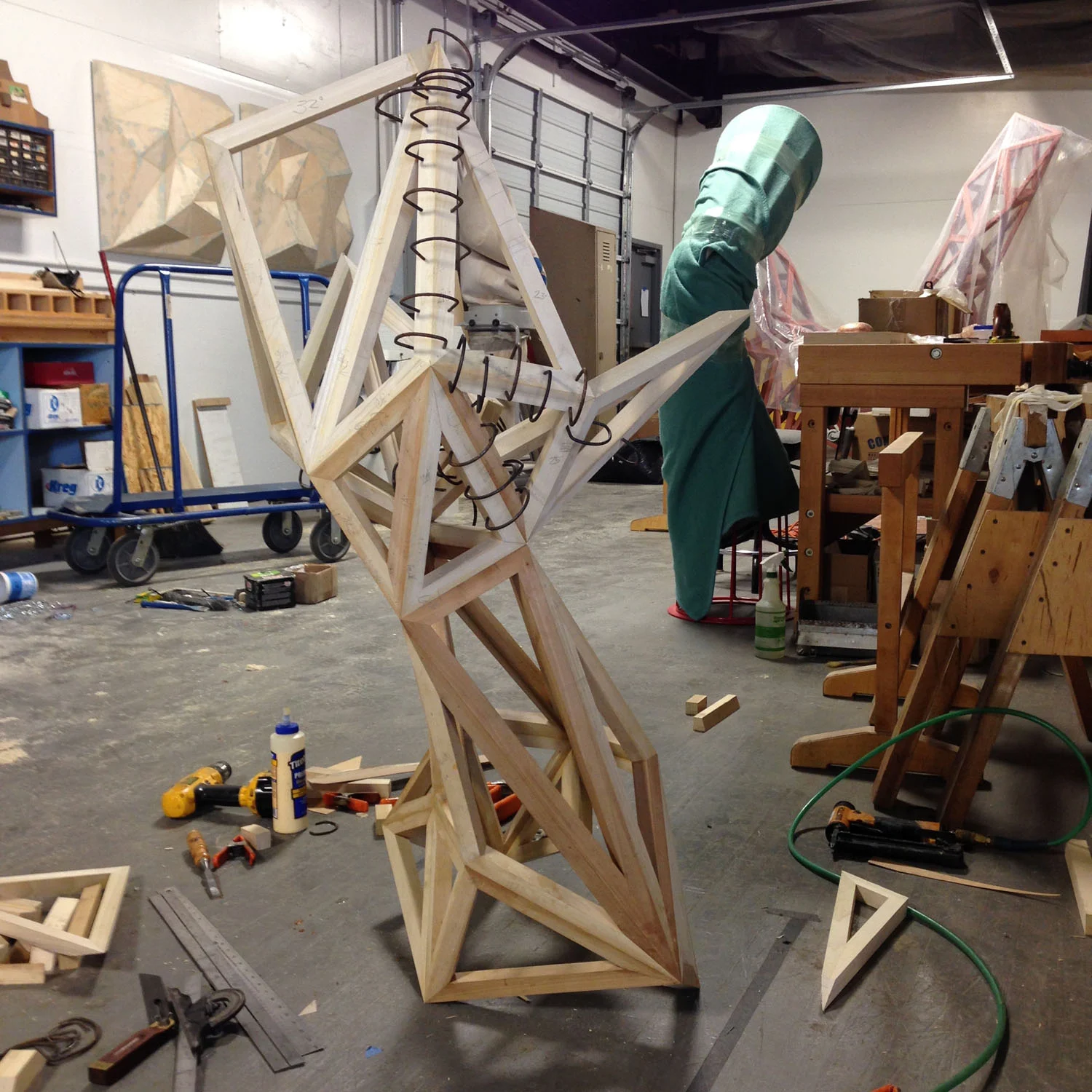 Constructing Pirouette in the round