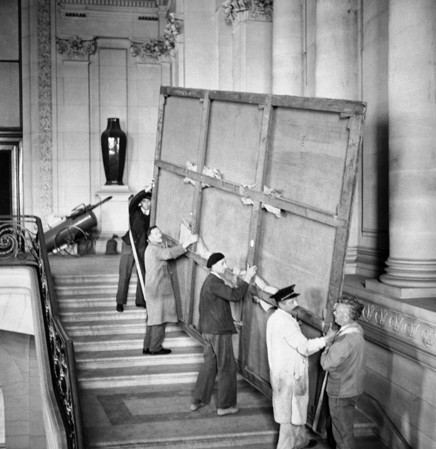 Episode 34 - Saving the Louvre