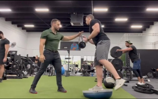 Weak or tight knee? Challenge it!