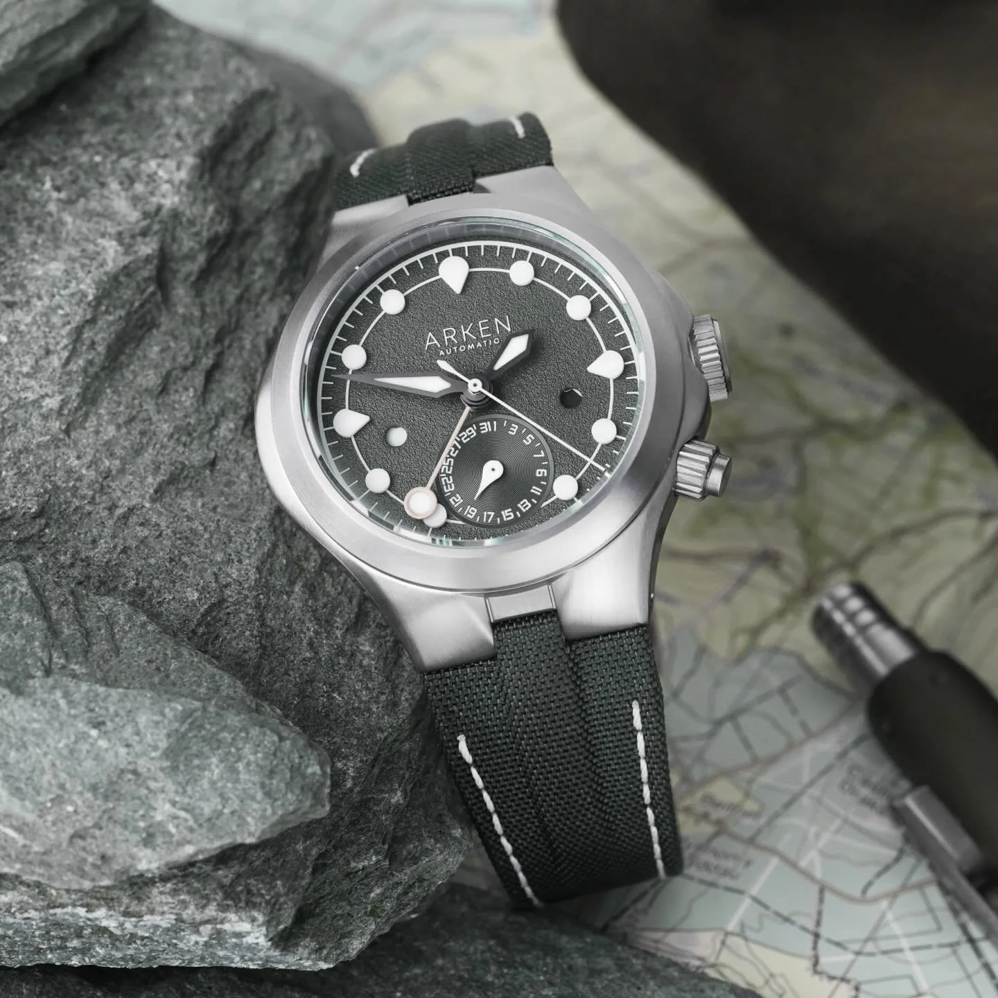 Introducing the Sage Grey Edition of the Arken Alterum. 
First debuted at British Watchmakers&rsquo; Day in March 2026, this newest iteration takes our most successful anthracite colour and turns its tonal hue from blue to green.

We have not opened 