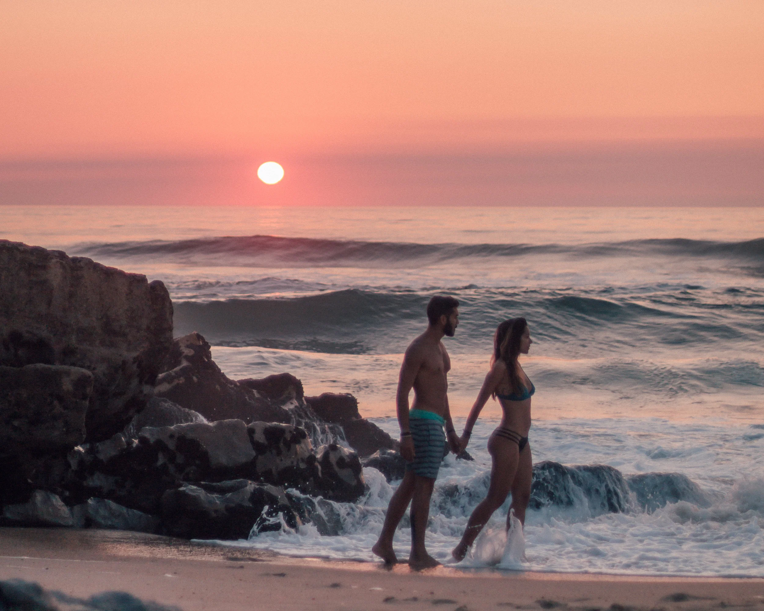 the real reason why we quit our jobs freelancer photographer travel couple portuguese freeoversea world nomads digital writers bloggers sunset inspiratio motivation