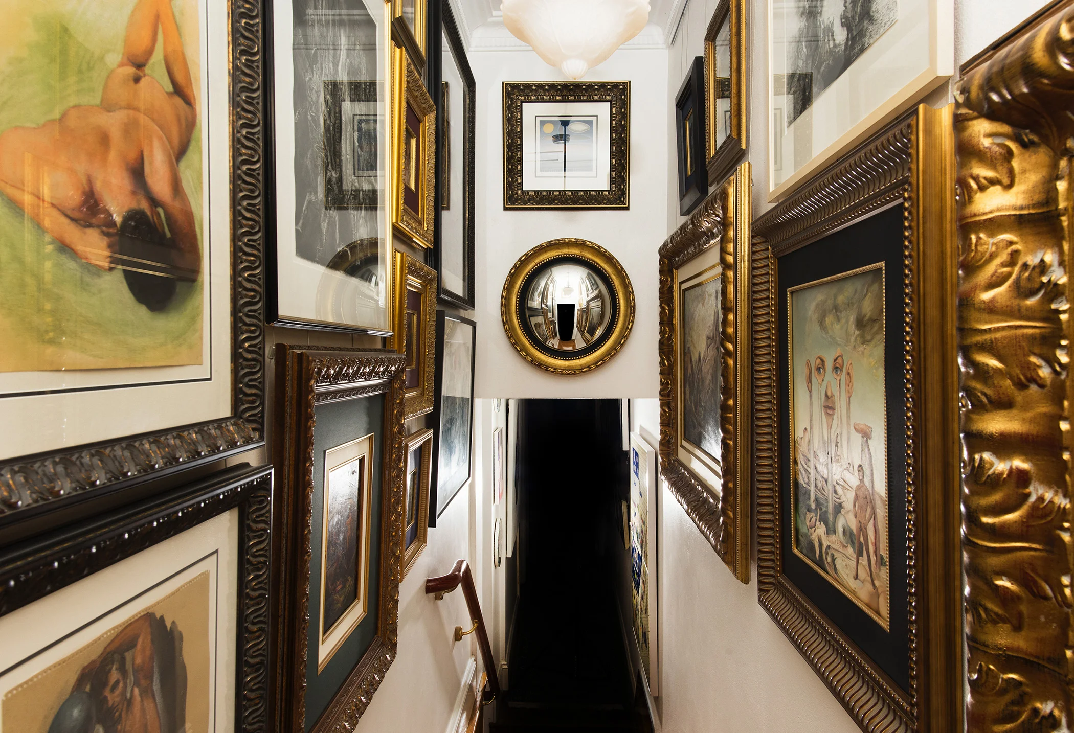 HALLWAY UPSTAIRS_Getty_Images.JPG