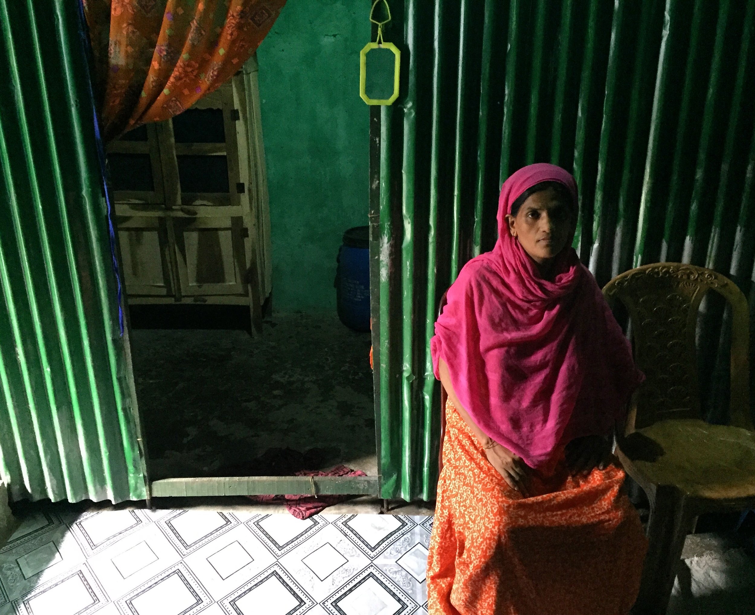  NARSHINGDI | Alia lives the district of Narshingdi, in central Bangladesh. When a cousin encouraged her to work in Lebanon as a domestic worker she jumped at the opportunity. Women in her town have little choice in terms of jobs; most work in garmen