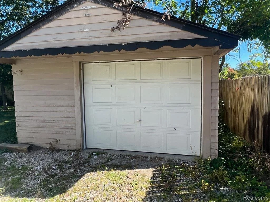 Garage Brentwood Before.jpeg