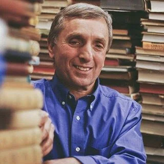 We are so happy we were able to reschedule our snow-delayed event with Ken Gloss from @brattlebookshop! On Thur., Sept 4, 2025, from 6pm-7:30pm, Kenneth Gloss, an internationally known rare book specialist and appraiser who runs the Brattle Book Shop