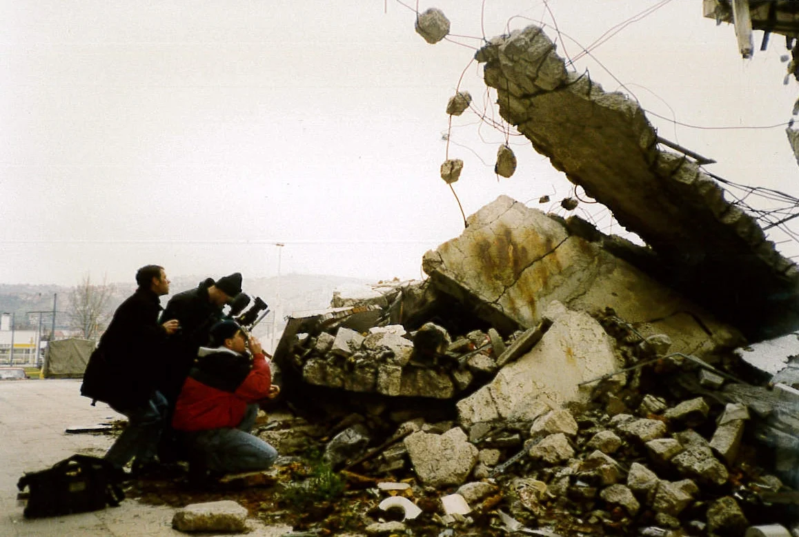 Sarajevo_CrumblingBuilding.jpg