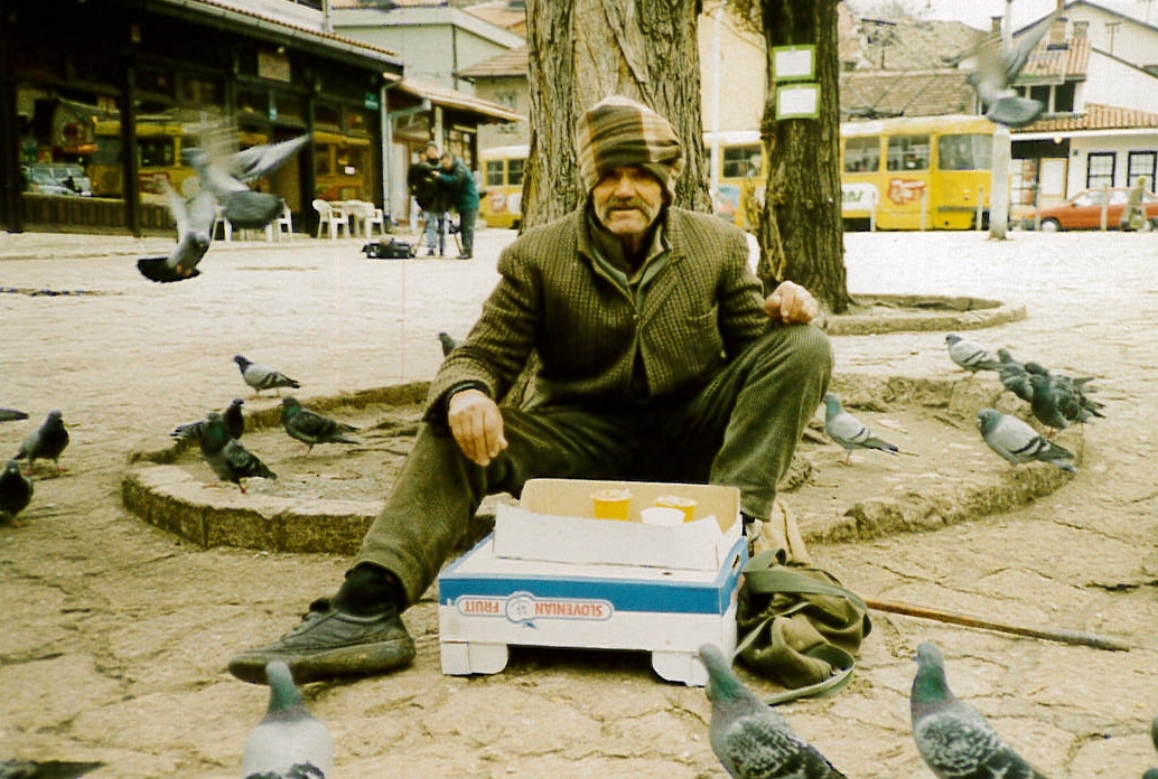 Sarajevo_Man&Pigeons.jpg