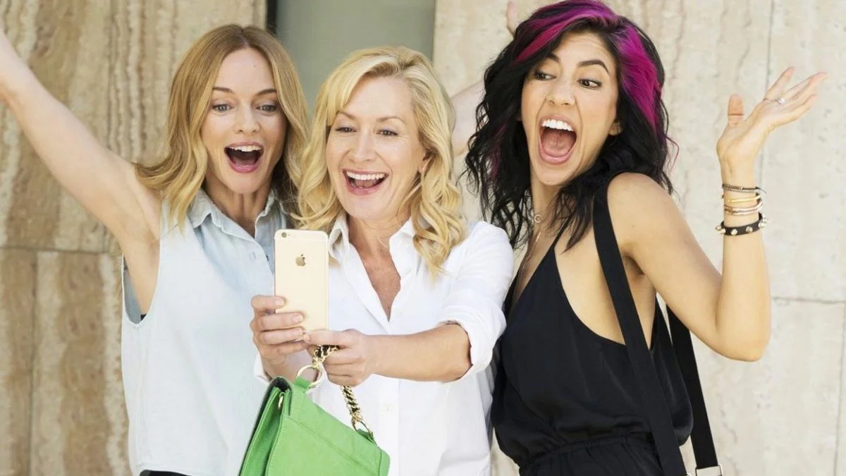 Is Heather Graham a triple threat? (No)