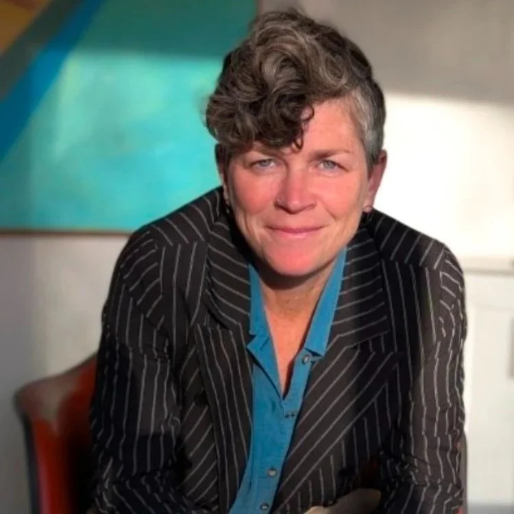 Lindsay Kinney's headshot