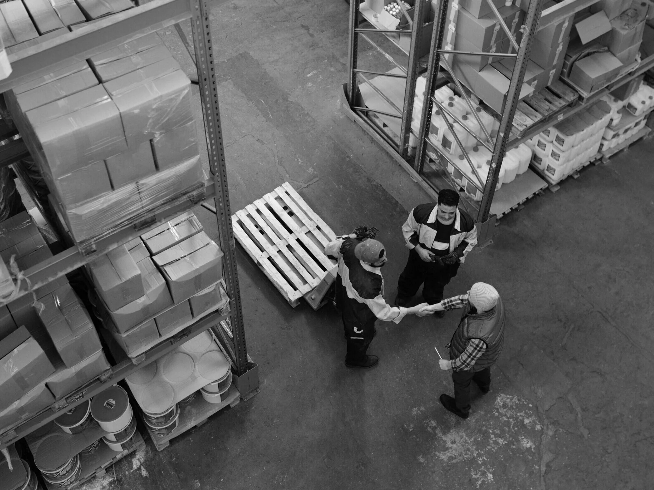men-working-in-a-warehouse-4481534.jpg