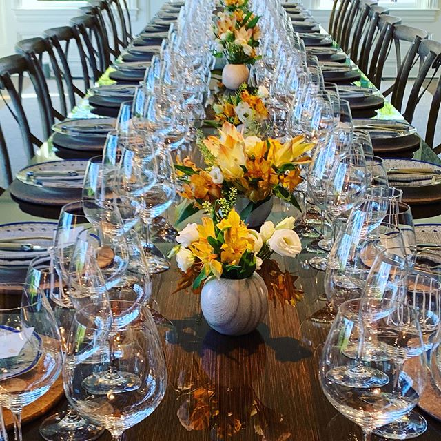 I take setting my table very seriously 🤓💛🌼although my efforts are usually overshadowed by the wine situation 🍷😆#sundaybest #winehouse #tablescapes #toujoursenvin #jamaisenvain #husbandswhocook #writersofinstagram