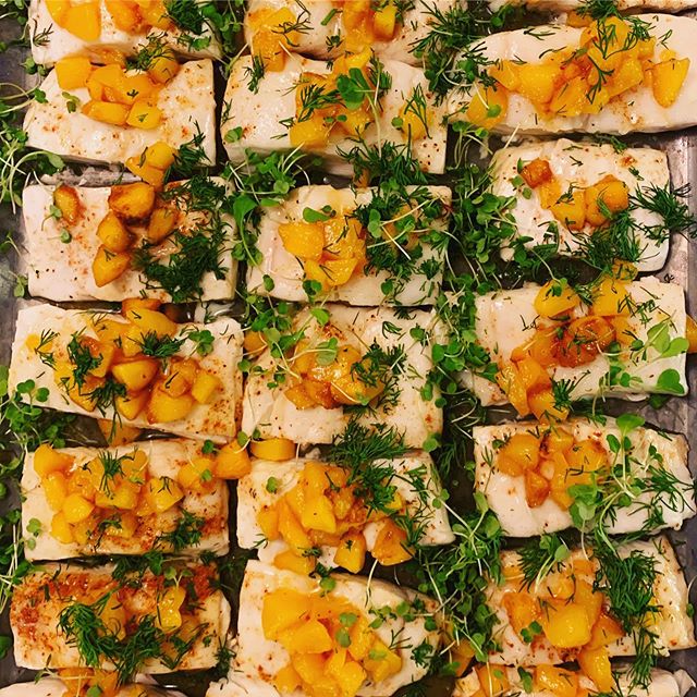 Fishing for Compliments: his Halibut, Oven Roasted with Dill and Peaches 🐠🍑#husbandswhocook #summerhighlights2019 #augustnostalgia #instaoritdidnthappen