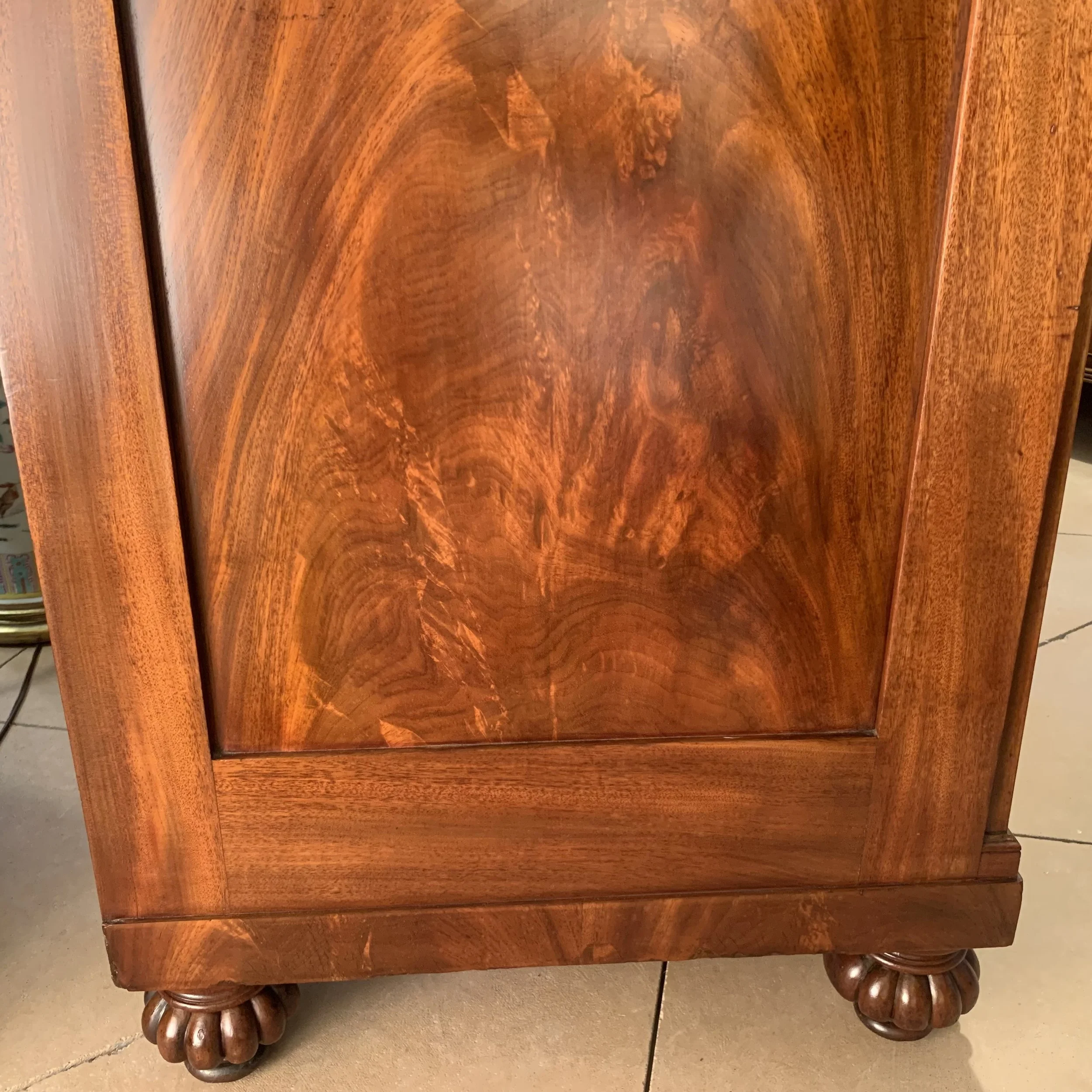 American Classical Chest of Drawers, 19th century