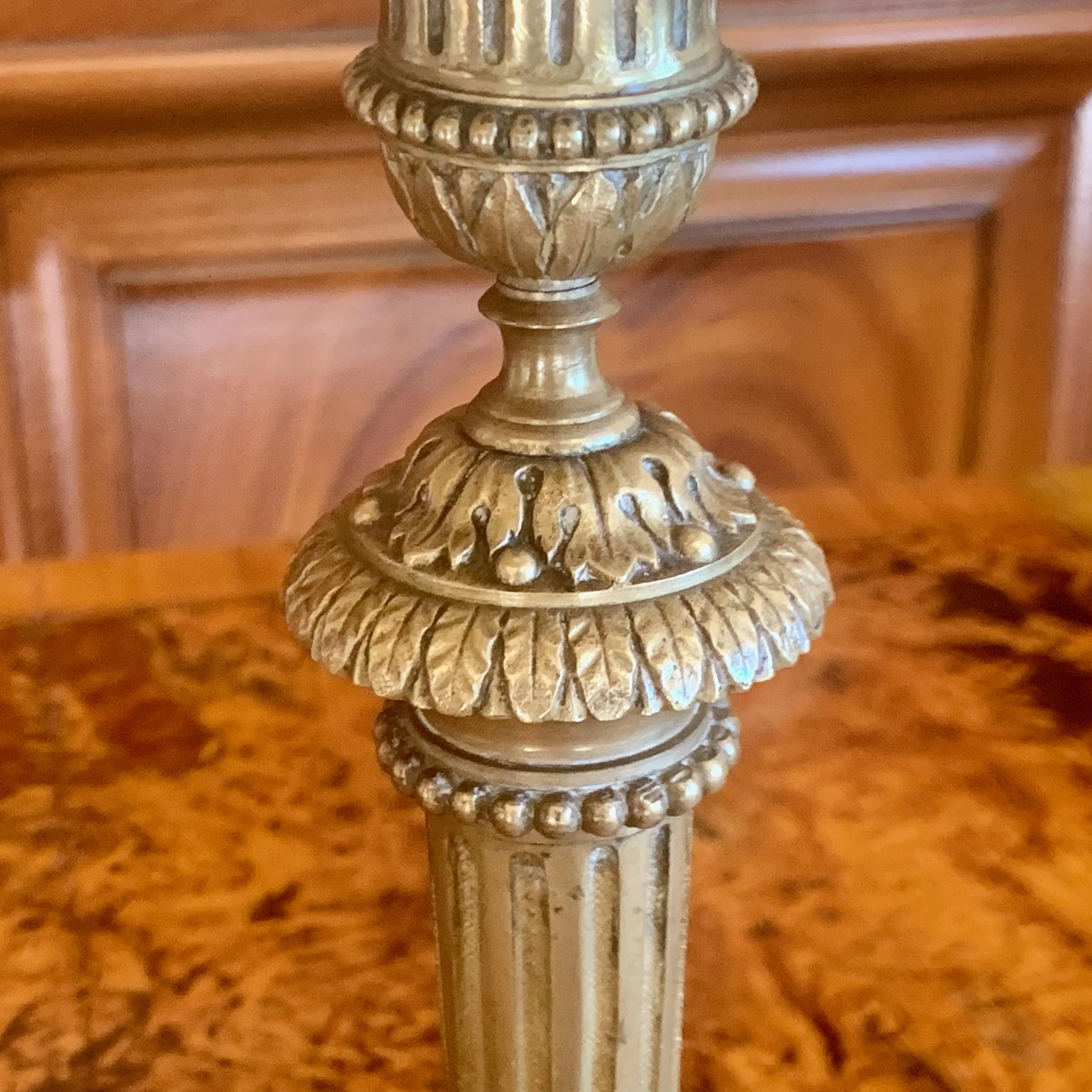 Pair-French-Louis-XVI-Period-Candlestick-Lamps-with-Marbleized-Shades (5) detail