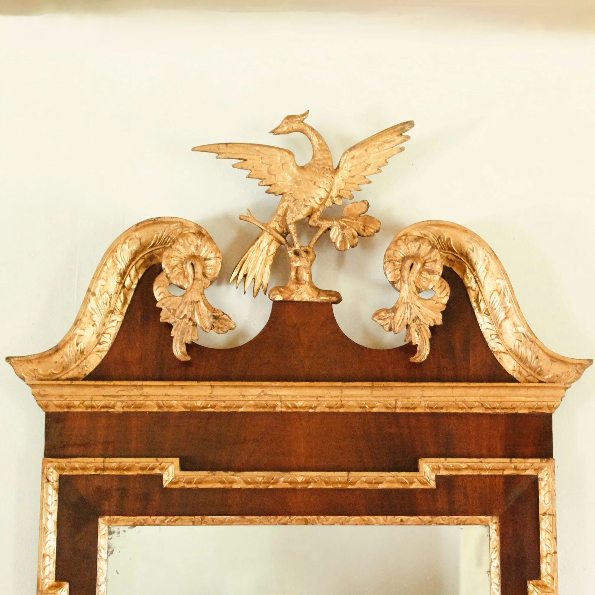 American-Chippendale-Federal-Mahogany-And-Parcel-Gilt-Constitution-Mirror-top