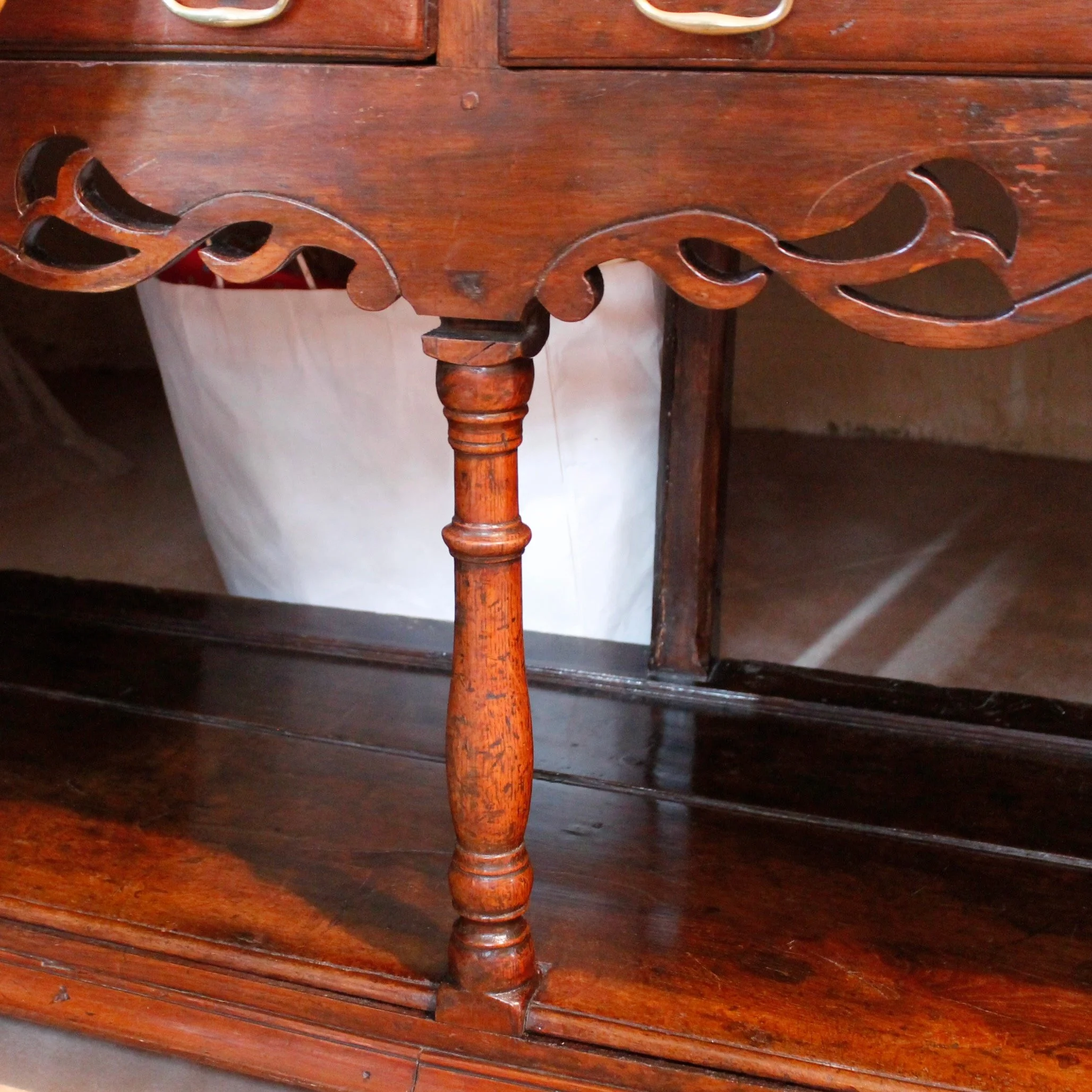George-II-Period-Georgian-Welsh-Dresser-18th-Century (4)-detail