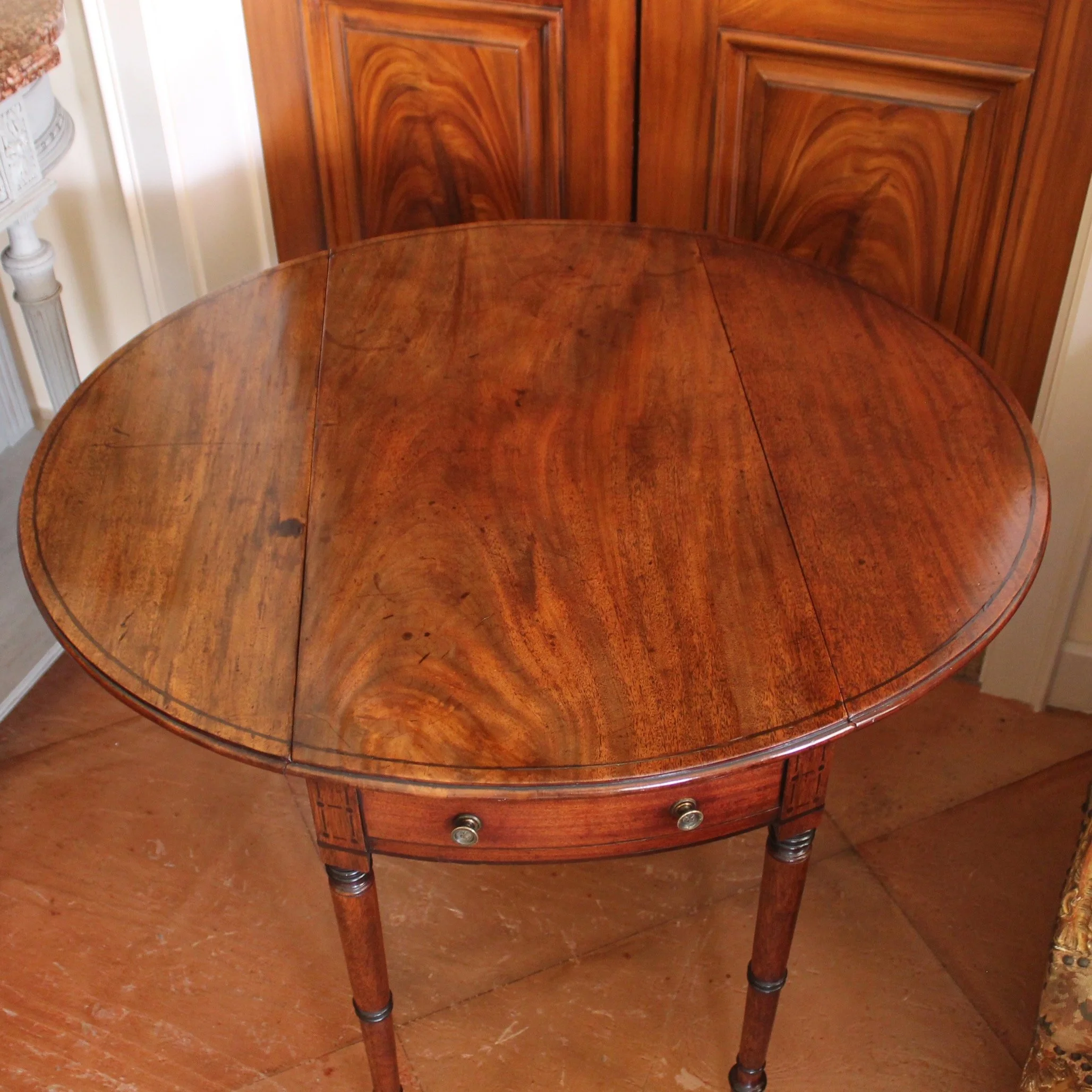 Regency-Mahogany-and-Ebonized-Pembroke-Table-top