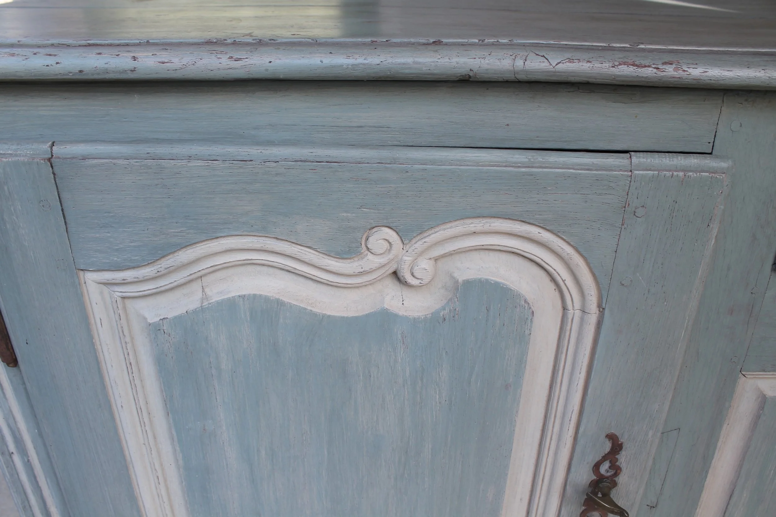 Antique-Louis-XV-French-Blue-Buffet-Cabinet (13)-detail