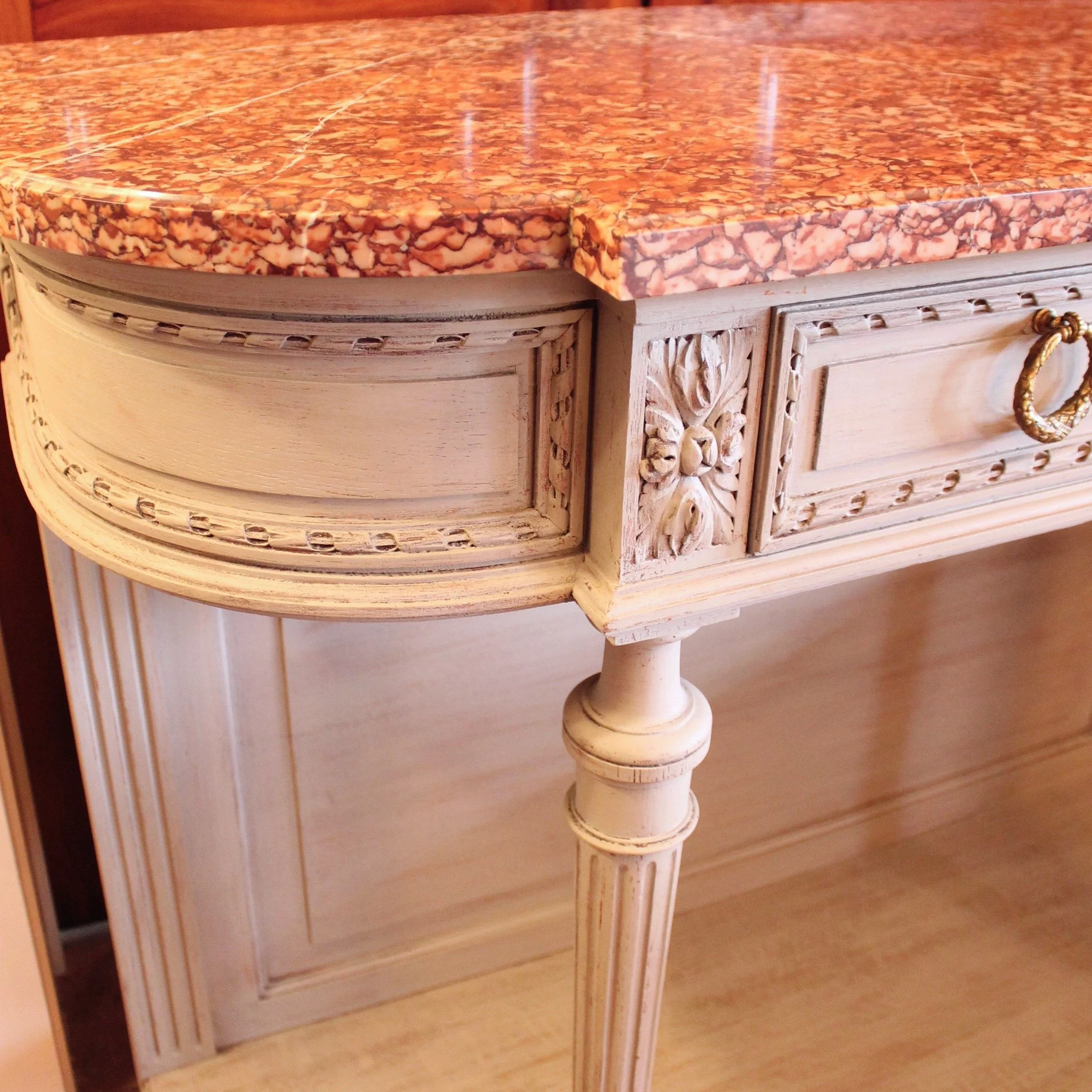 Grey-painted-Louis-XVI-Style-Console-Table-With-Marble-Top-detail