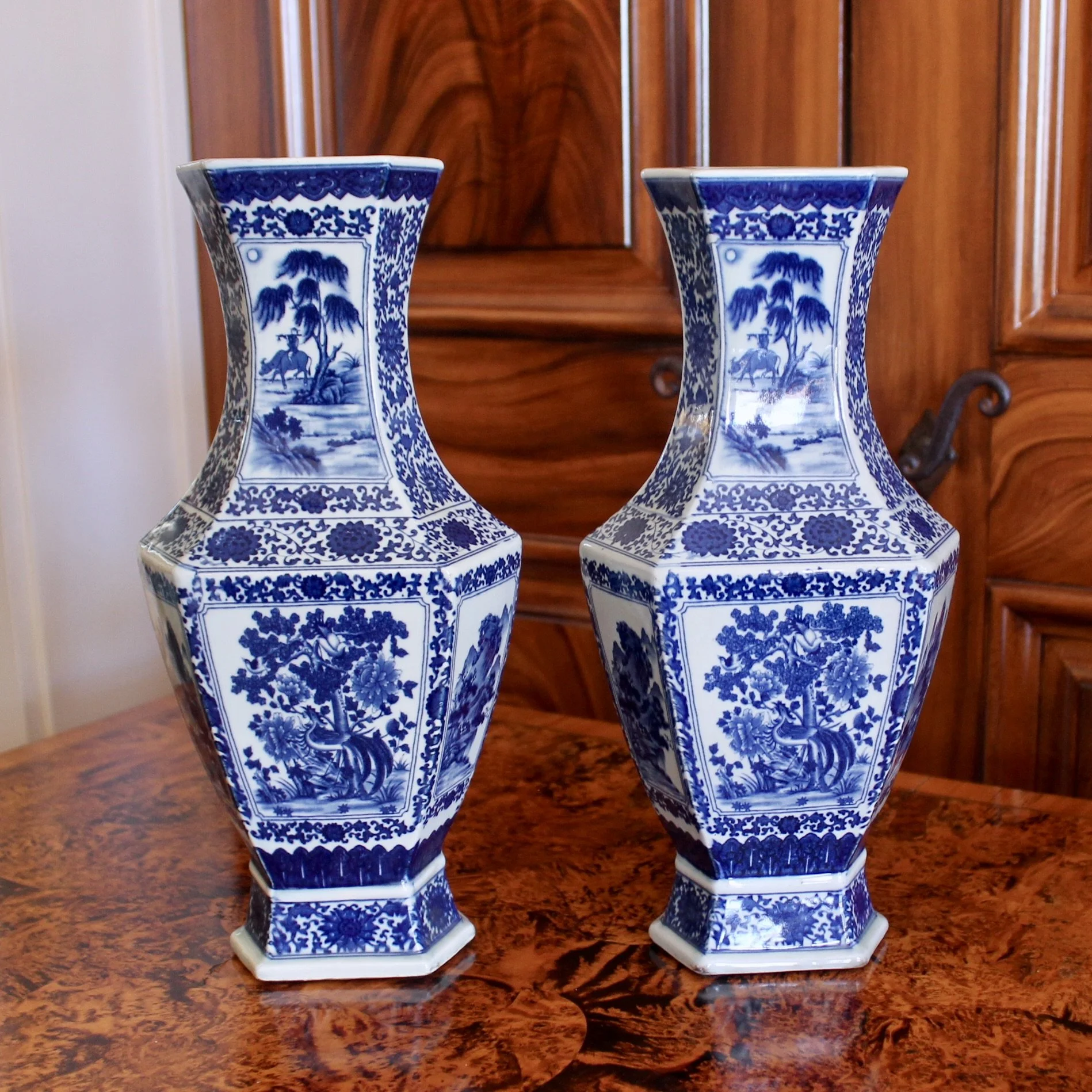 Chinese Antique Blue and White Export Porcelain Vases pair Nanking