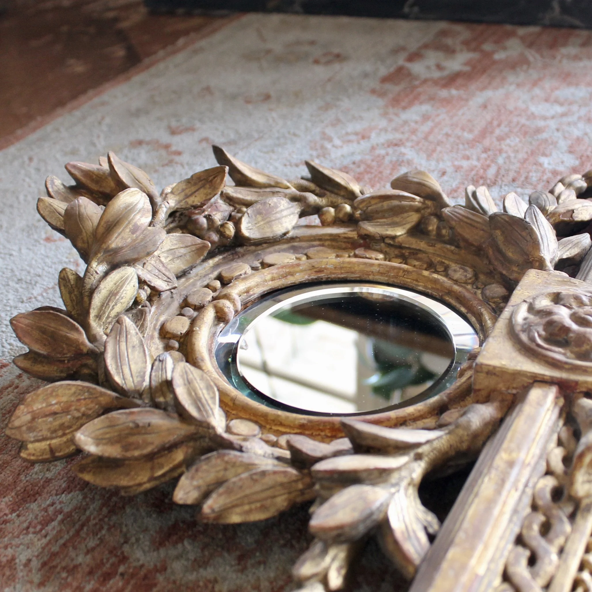 Italian Giltwood Neoclassical Mirror