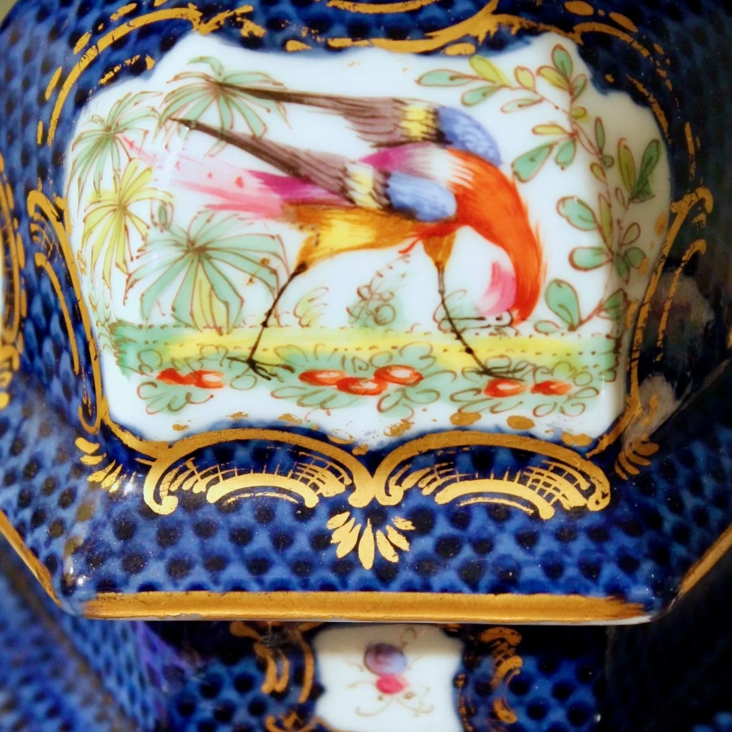 “Chelsea-Bird’-Pattern-Garniture-of-Antique-English-Porcelain-top