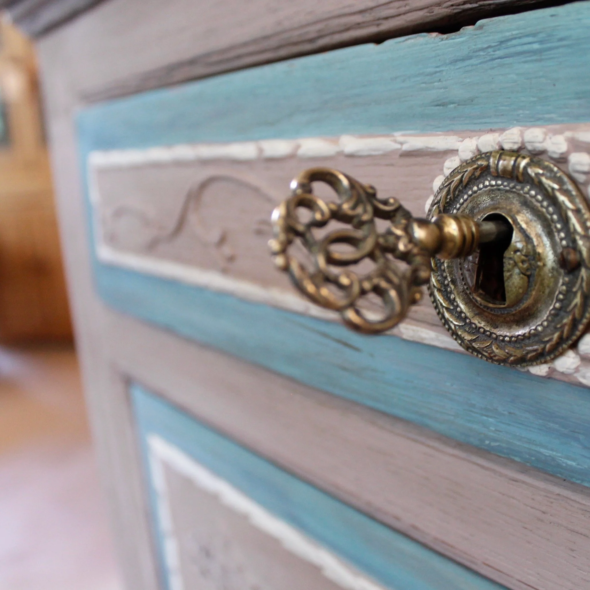 North-Italian-Carved-And-Painted-Neoclassical-Period-Commode-Ca-1780’S (14)-detail
