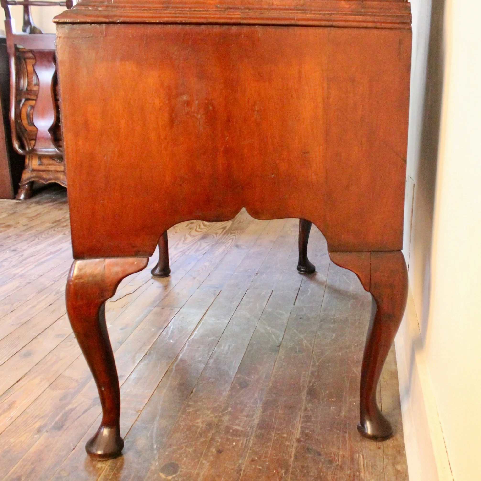 early-georgian-antique-english-burl-walnut-highboy-chest-on-stand (16)-detail