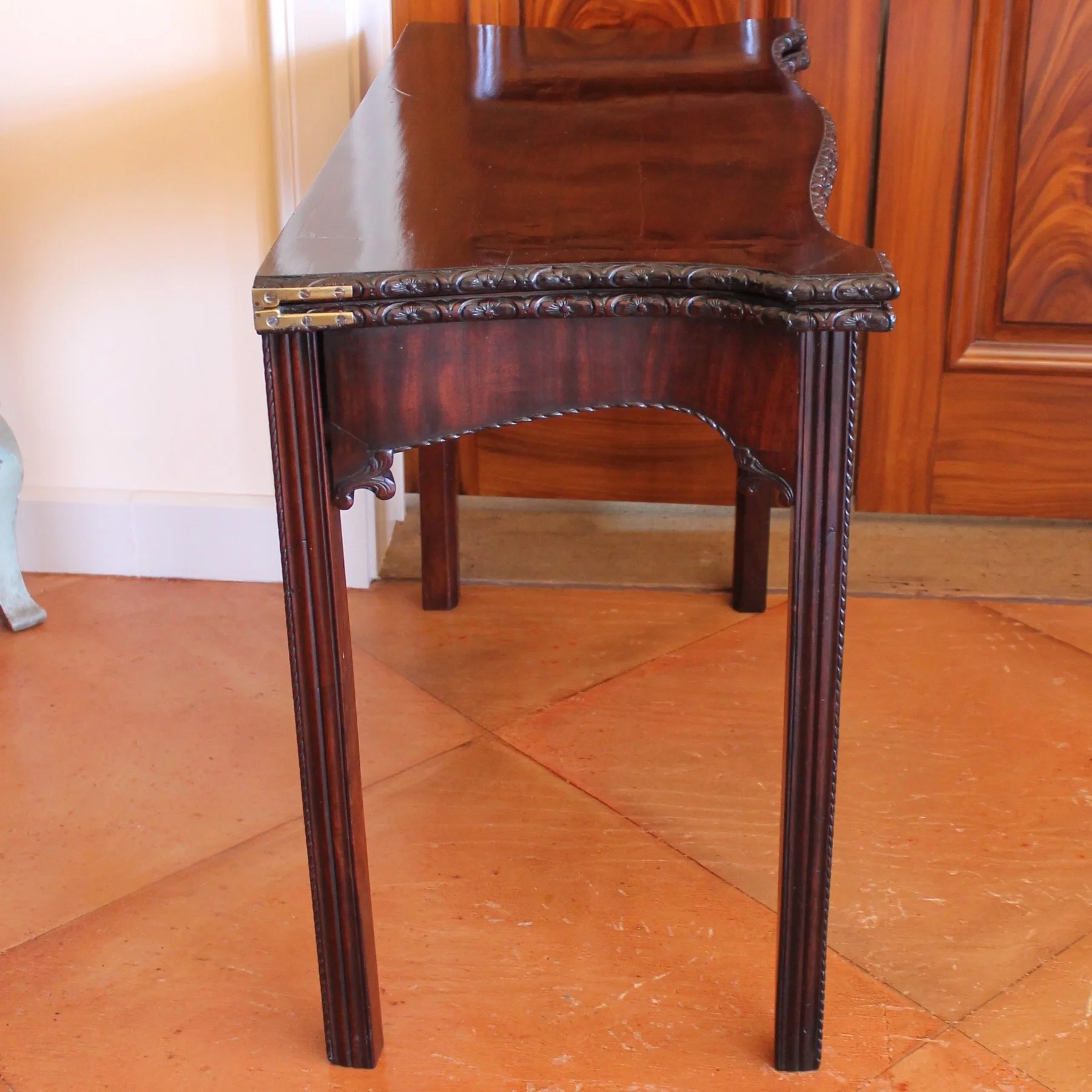 Irish-Mahogany-Game-Table-Carve Rosette-Edge (4).jpeg